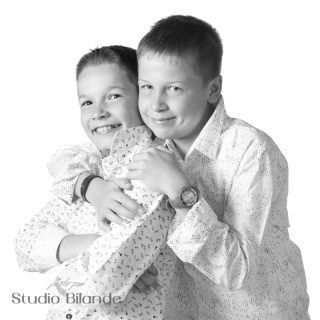 portrait enfants - photo frere et soeur - Studio Bilande - Philippeville-37