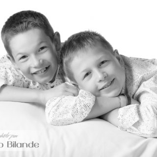 portrait enfants - photo frere et soeur - Studio Bilande - Philippeville-38