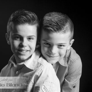 portrait enfants - photo frere et soeur - Studio Bilande - Philippeville-5