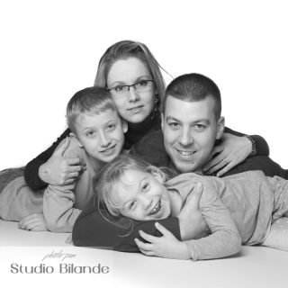 portrait famille - photo papa maman enfants - Studio Bilande - Philippeville-10