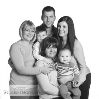 portrait famille - photo papa maman enfants - Studio Bilande - Philippeville-19