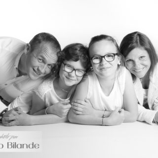 portrait famille - photo papa maman enfants - Studio Bilande - Philippeville-20